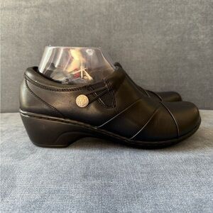 Clarks Womens Channing Ann Slip On Loafer 7M Black Leather Comfort Low Heel